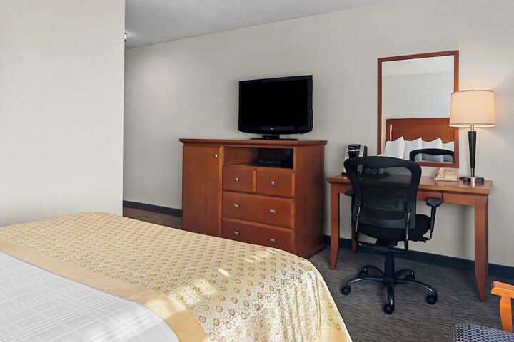 Room 10 of 38