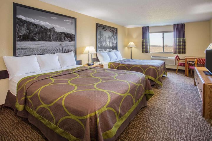 1 Queen Bed (11 of 12)
