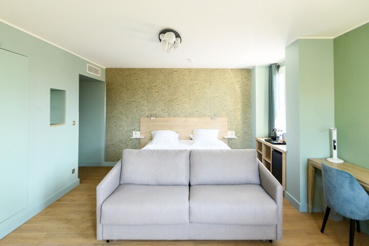 Room 6 of 101