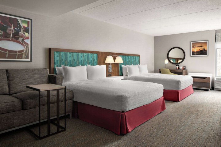 2 Queen Beds (3 of 9)