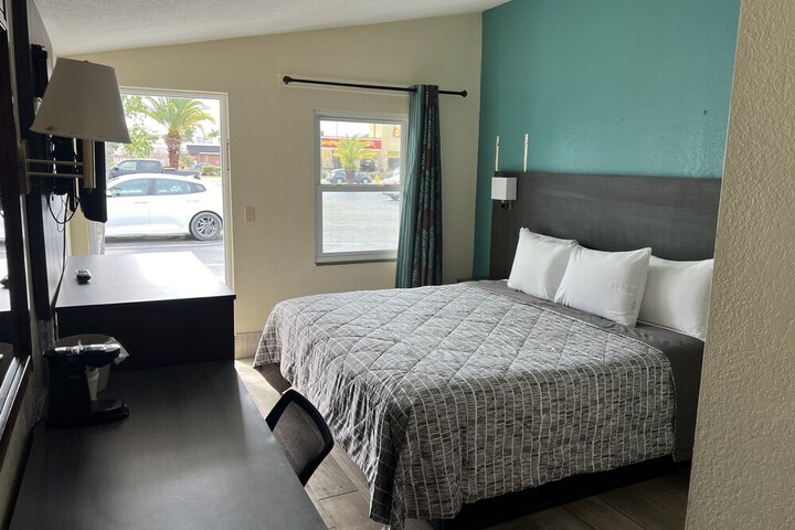 Room 12 of 35