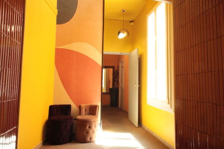 Handrails in hallways