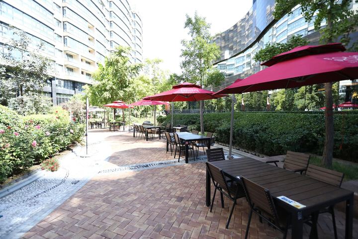 Hotel Exterior 33 of 36