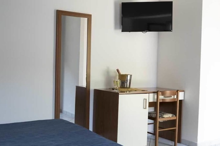 Room 5 of 70