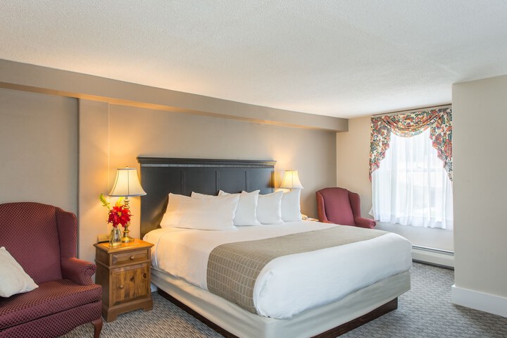 Classic Queen Bed (10 of 18)