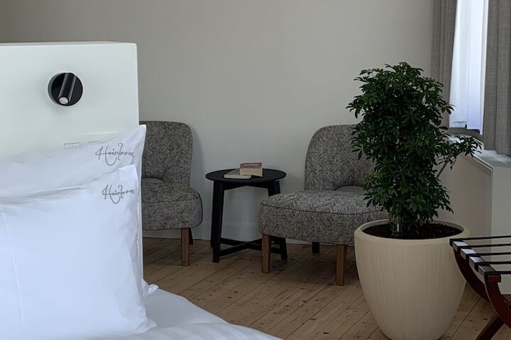 Room 11 of 65