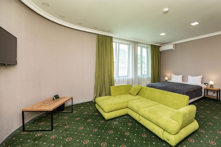 Room 16 of 37