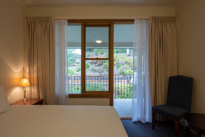 Room 102 of 210