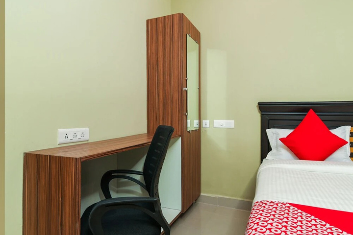 Room 6 of 15