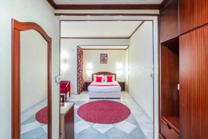 Room 5 of 9