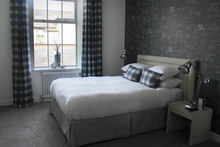 Room 8 of 34