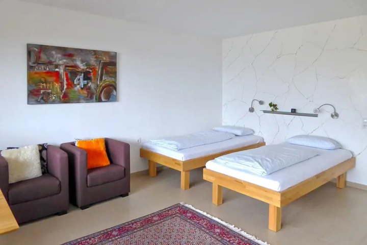 Room 6 of 18