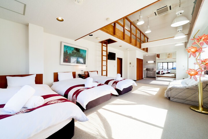 Room 6 of 74