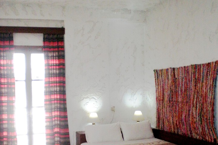 Room 27 of 79