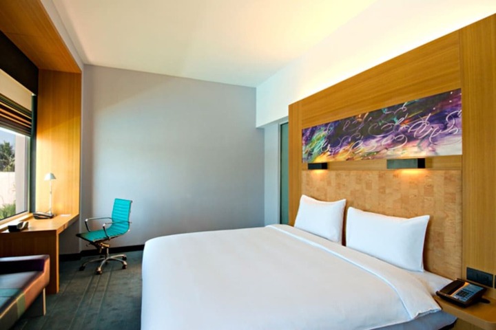 Room 4 of 12