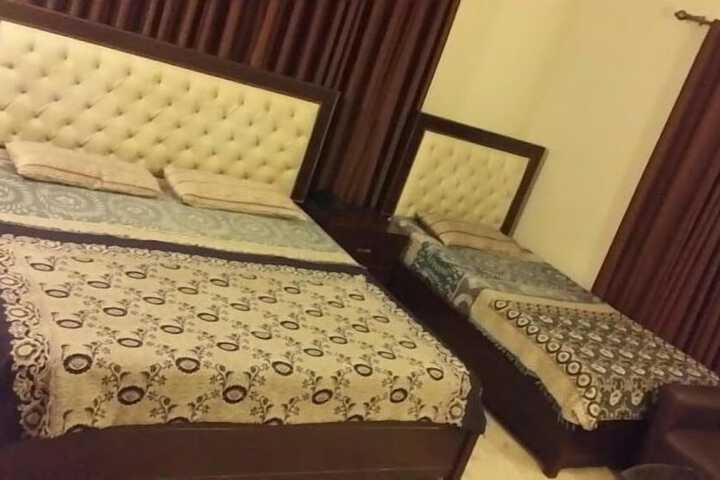 Room 4 of 17