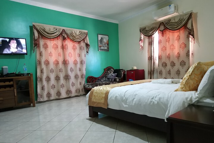 Room 4 of 18