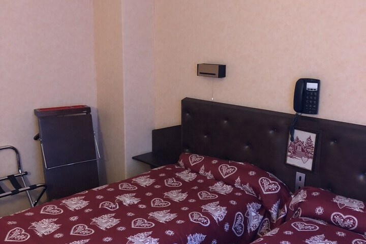 Room 8 of 28