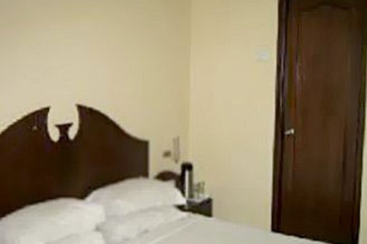 Room 2 of 8