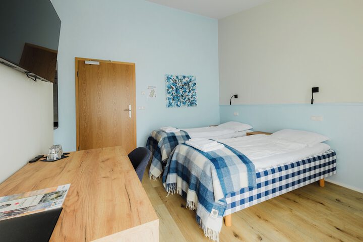 Room 35 of 103