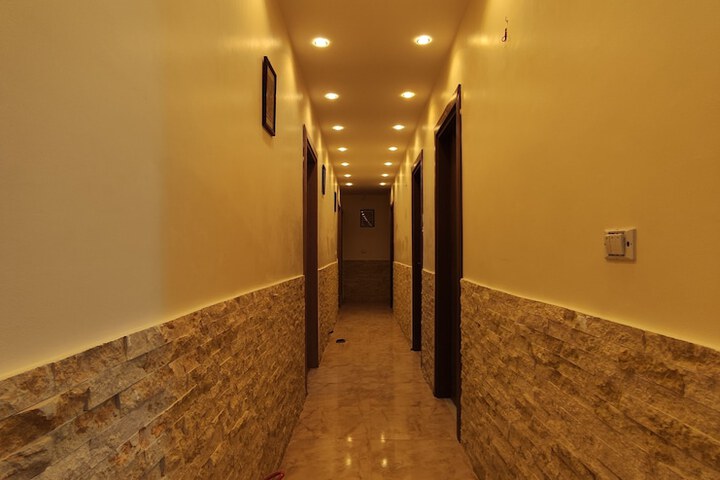 Ballroom/Hall 28 of 37