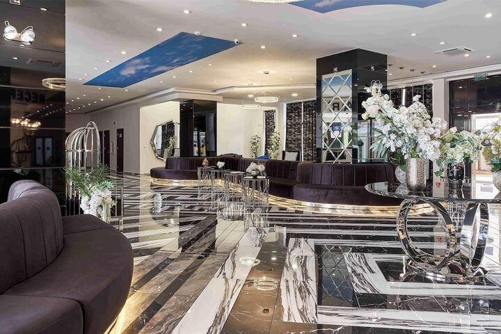 Entrance & Lobby