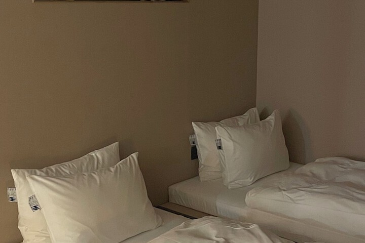 Room 8 of 85