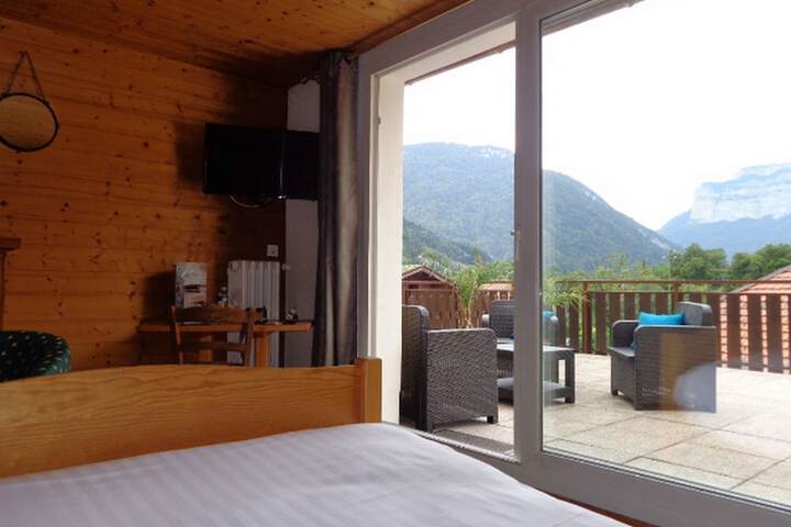 Room 28 of 65