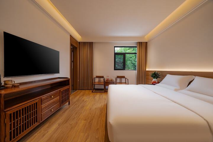 Room 11 of 80