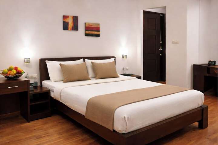 Room 9 of 32