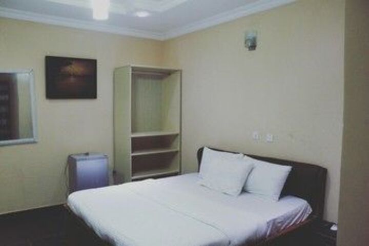 Room 5 of 5