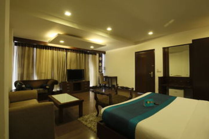 Room 13 of 21