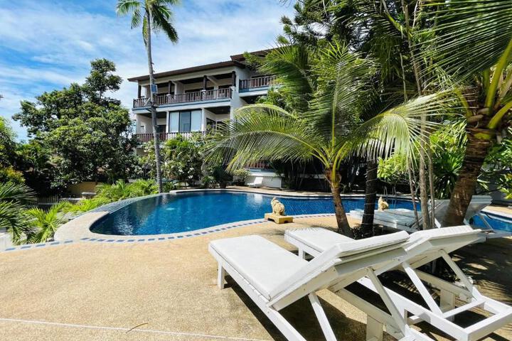 Hotel with Pool