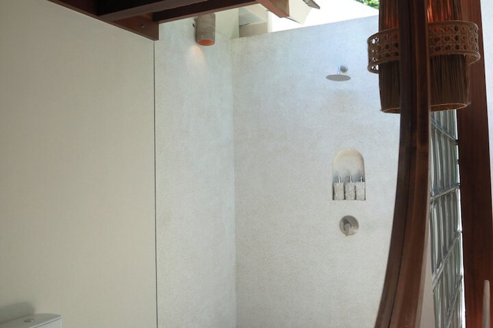 Room 5 of 9