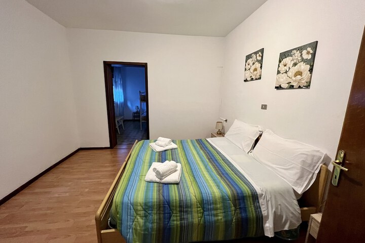 Room 17 of 34