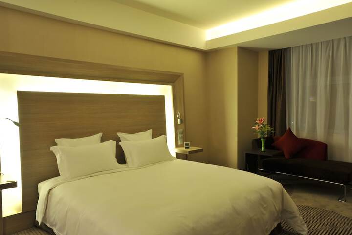 Room 8 of 36