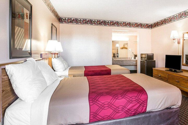 2 Double Beds (4 of 10)