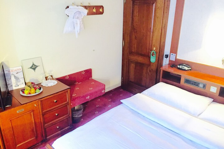 Room 8 of 55