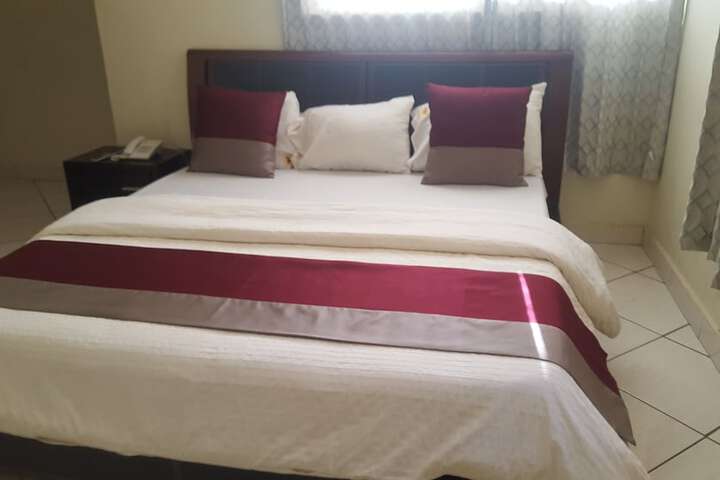 Room 4 of 32