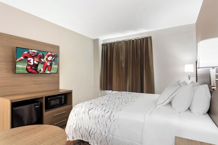 Deluxe King Bed (12 of 12)