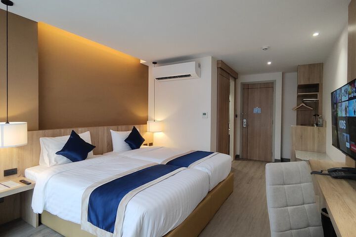 Room 8 of 35