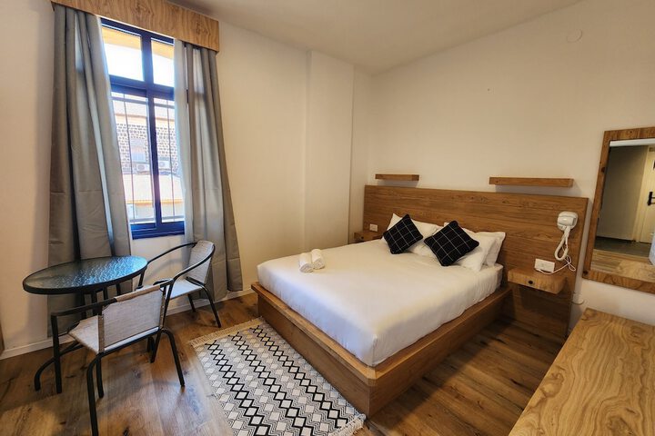 Room 83 of 141