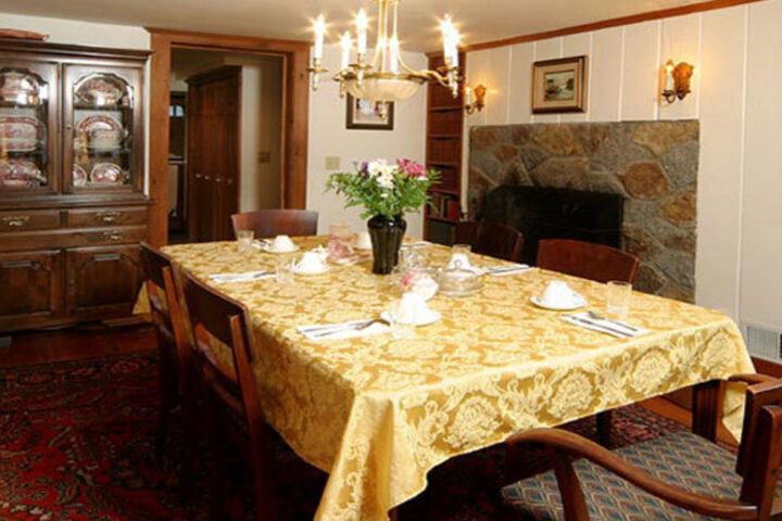 Dining 37 of 50