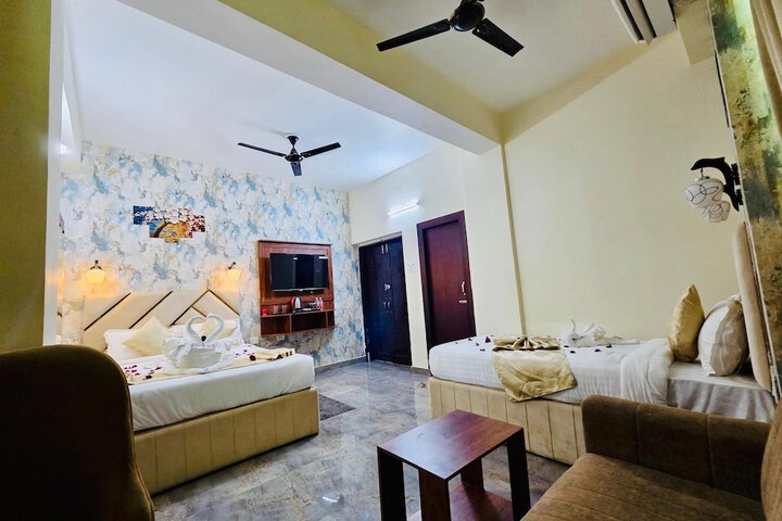 Room 8 of 25