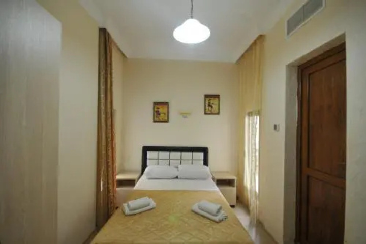 Room 9 of 15
