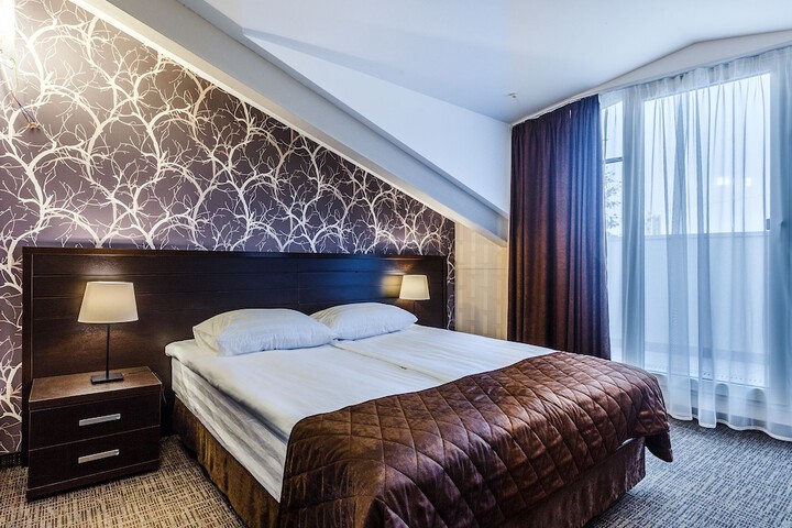 Room 16 of 60