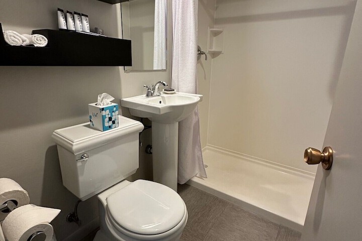 Room 156 of 220