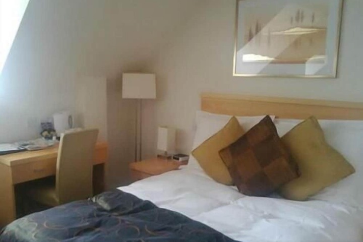 Room 3 of 9