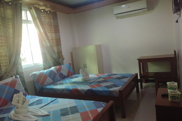Room 12 of 36