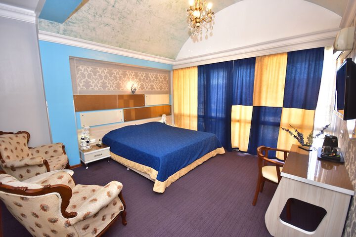Room 11 of 42